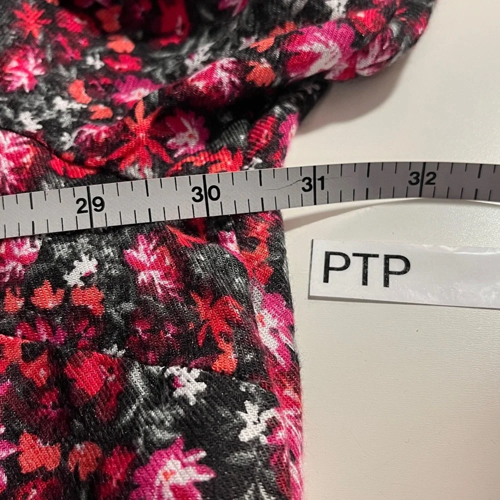 NWT Torrid Harper Top Black/ Red  Floral Convertible Sleeve Sz 5 - Picture 12 of 13